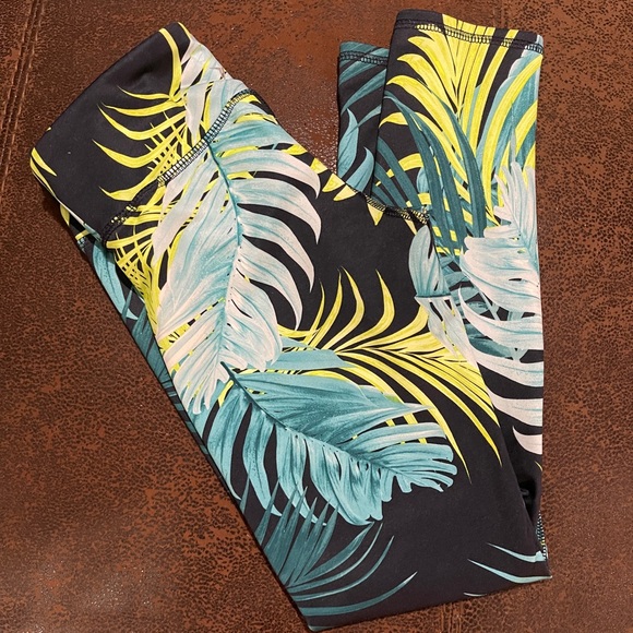 Gap/Old Navy Mid Rise Performance Leggings - Picture 2 of 6